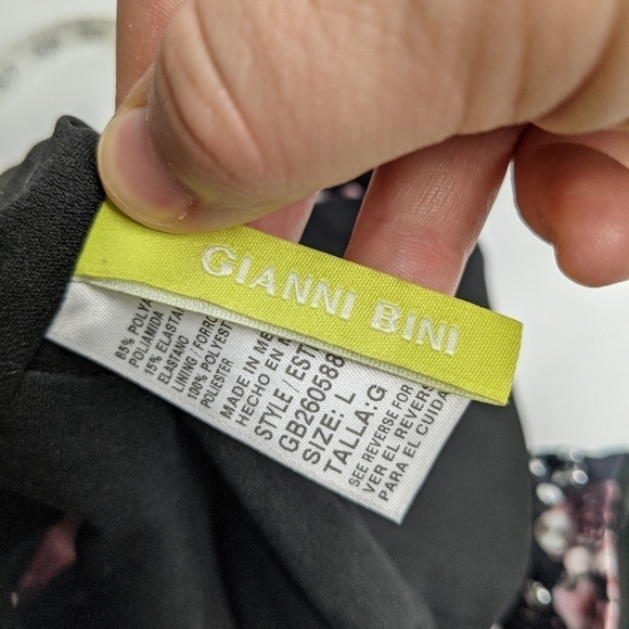 NWT Gianni Bini Midnight Garden PlungeOne-Piece Swimsuit - Picture 4 of 7